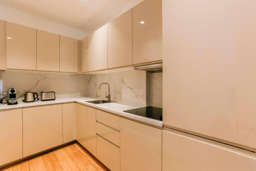 Modern 2 Bedrooms Near Louvre 파리 외부 사진